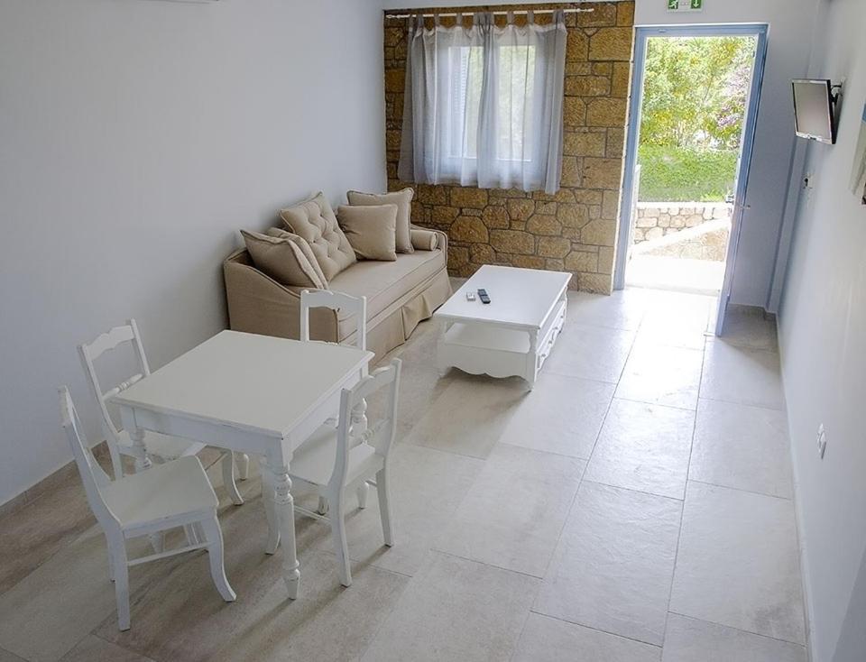 Golden Villas Stoúpa Buitenkant foto